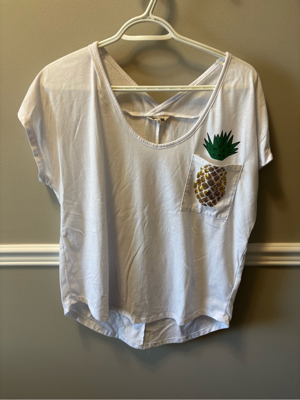 Casual White Pineapple Pocket Short Sleeve Tee